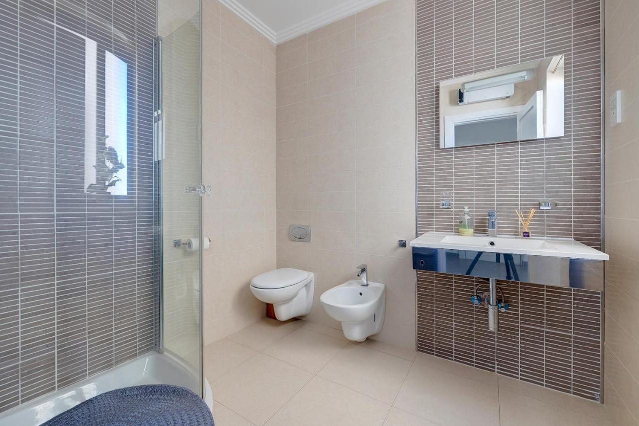 Perfect Location Idyllic 2Br Apartment Sliema Dış mekan fotoğraf